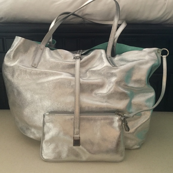 Tiffany & Co Reversible tote with cosmetic case. - Picture 3 of 4